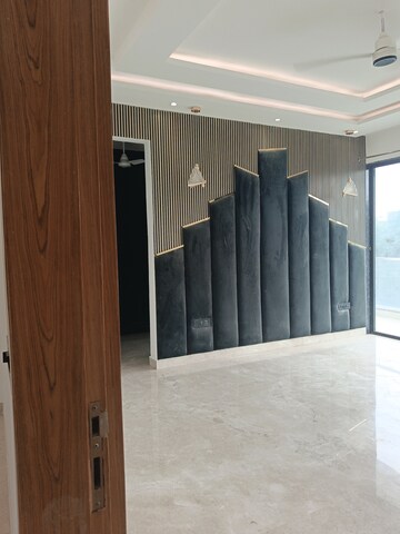 Building Lobby in 4 BHK Builder Floor at Gupta Awas, Sector 43 – for Rent