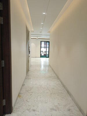 Building Lobby in 4 BHK Builder Floor at Gupta Awas, Sector 43 – for Rent