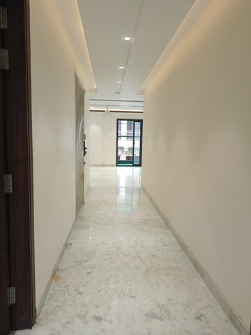 Building Lobby in 4 BHK Builder Floor at Gupta Awas, Sector 43 – for Rent