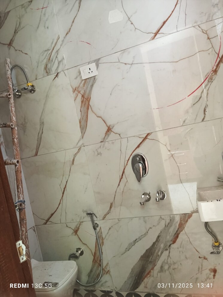 Bathroom, rohini sector 25 2 Bedroom 700 Sq.Ft. Builder Floor In Rohini Sector 25 Delhi 9388336