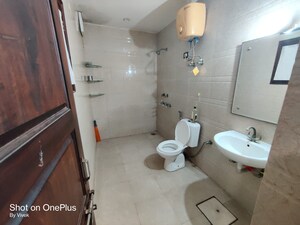 Bathroom in 1 BHK Builder Floor at Sector 28 – for Rent
