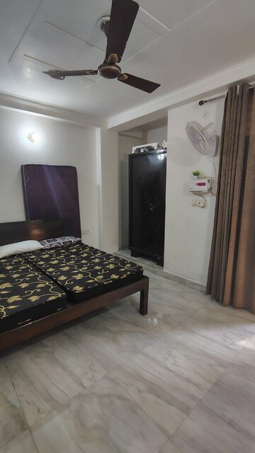 Bedroom in 3 BHK Builder Floor at Dwarka Mor – for Rent