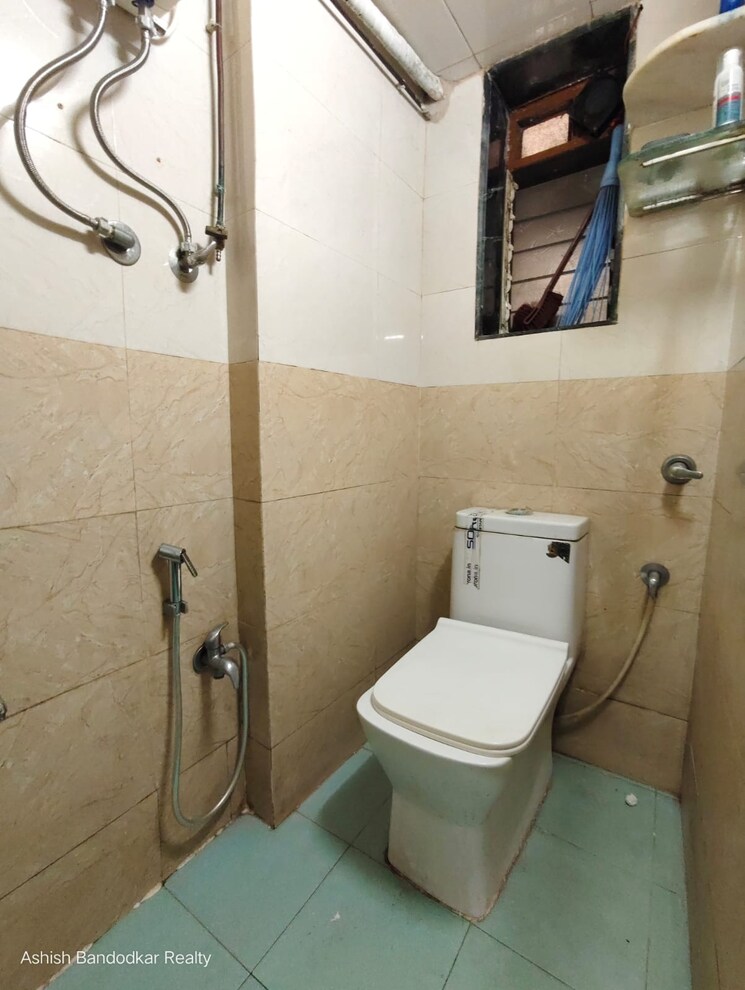 Bathroom, silver-castle-andheri-east 1 RK 300 Sq.Ft. Apartment In Andheri East Mumbai 9388346