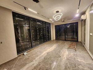 Room in 3 BHK Builder Floor at Dlf Phase ii – for Sale