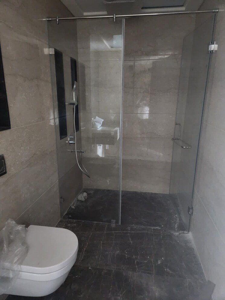 Bathroom, lokhandwala-infrastructure-minerva 3 Bedroom 2000 Sq.Ft. Apartment In Mahalaxmi Mumbai 9388360