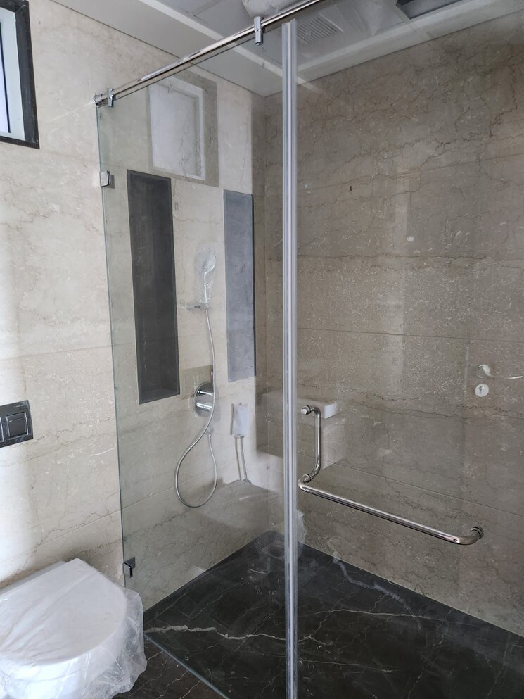 Bathroom, lokhandwala-infrastructure-minerva 3 Bedroom 2000 Sq.Ft. Apartment In Mahalaxmi Mumbai 9388360