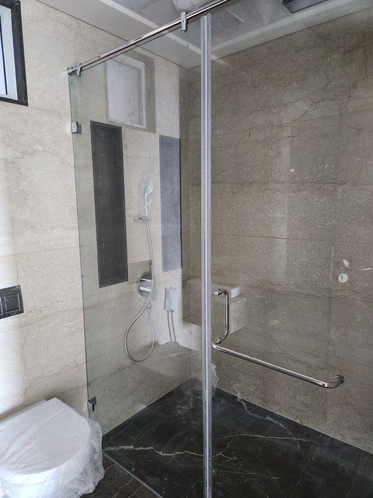 Bathroom, lokhandwala-infrastructure-minerva 3 Bedroom 2000 Sq.Ft. Apartment In Mahalaxmi Mumbai 9388360