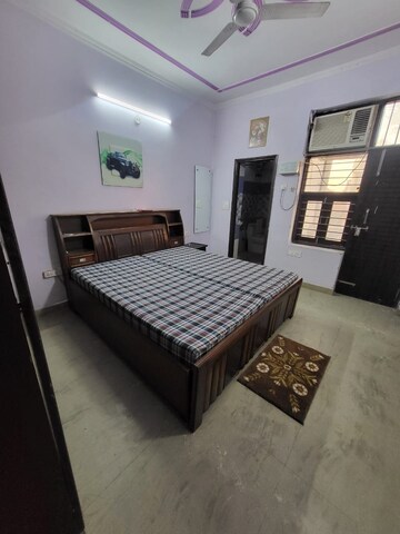 Bedroom in 3 BHK Builder Floor at Sector 40 – for Rent