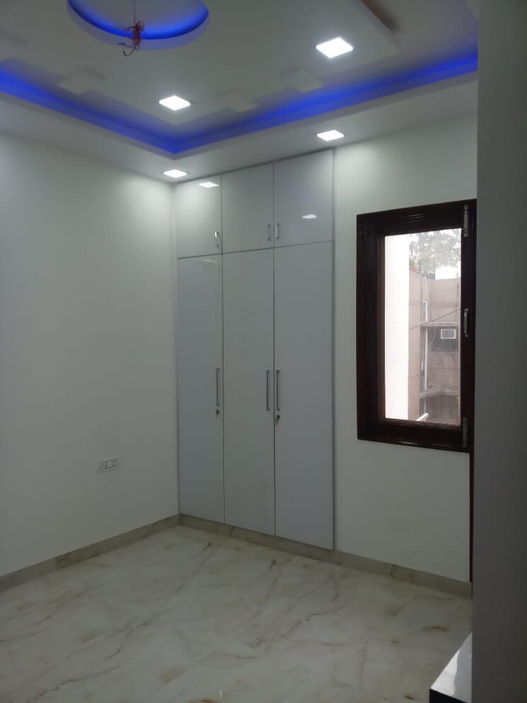 Room, rohini sector 9 2 Bedroom 1100 Sq.Ft. Apartment In Rohini Sector 9 Delhi 9388379