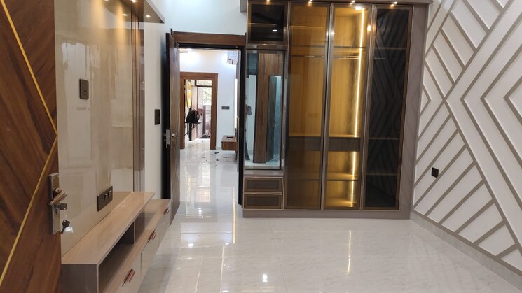 Room, shakti khand 3 Bedroom 112 Sq.Yd. Builder Floor In Shakti Khand Ghaziabad 9388411