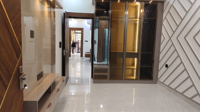 Room, shakti khand 3 Bedroom 112 Sq.Yd. Builder Floor In Shakti Khand Ghaziabad 9388411