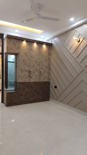 Room in 3 BHK Builder Floor at Shakti Khand – for Sale