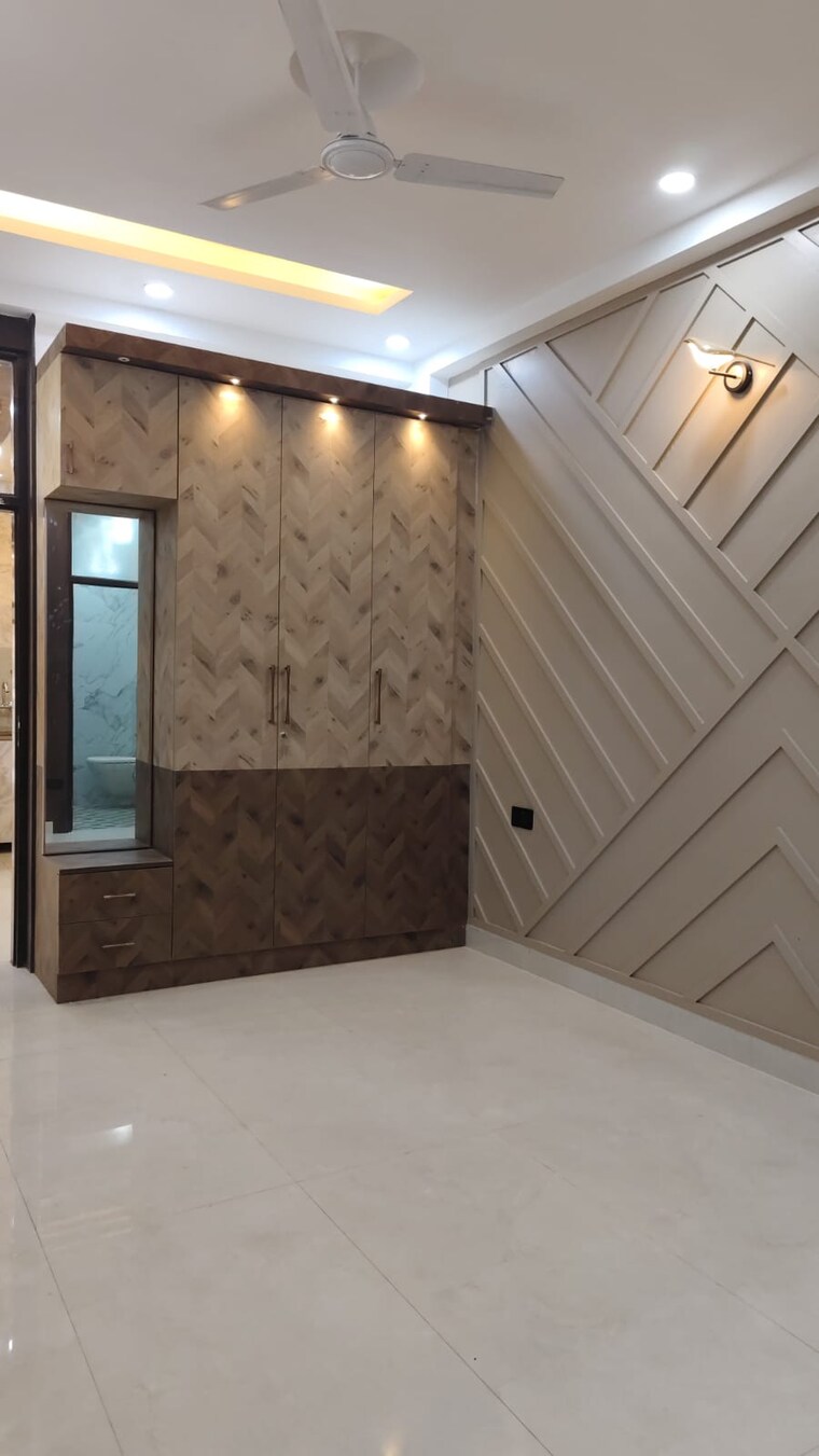 Room, shakti khand 3 Bedroom 112 Sq.Yd. Builder Floor In Shakti Khand Ghaziabad 9388411