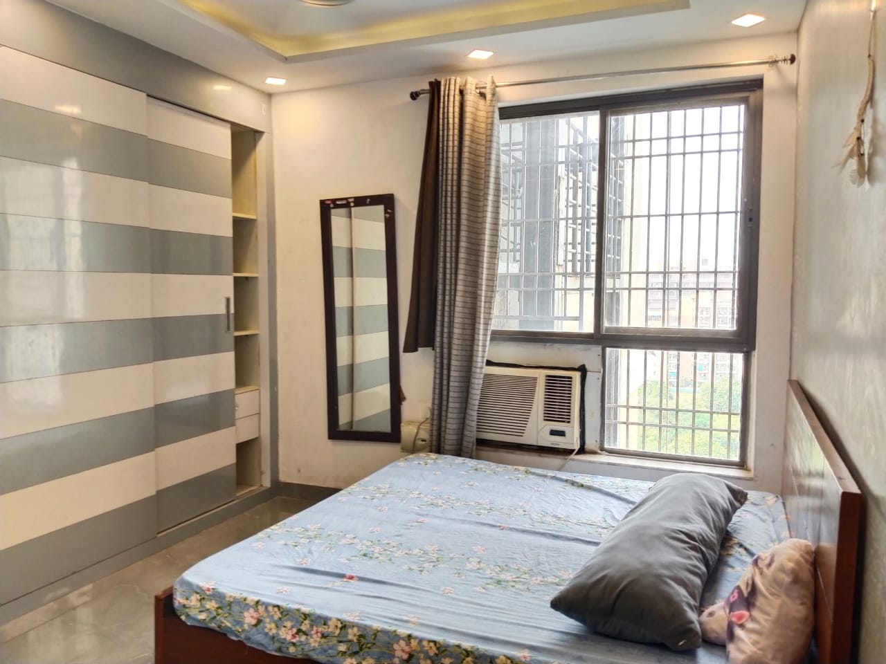 3 BHK + Study Room Apartment For Rent in Unitech Uniworld Gardens 2