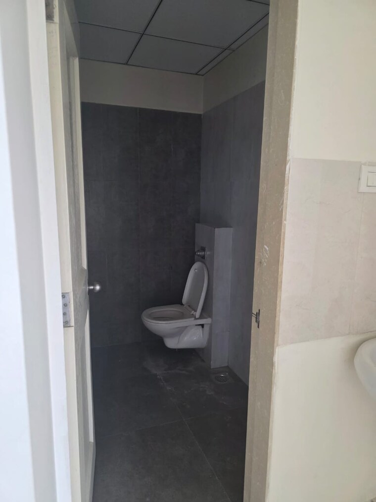 Bathroom, highland-pearl 1 Bedroom 450 Sq.Ft. Apartment In Thane West Thane 9388421
