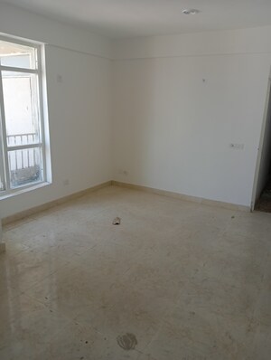 Room in 3 BHK Apartment at Vashisht Heights, Sector 87 – for Rent