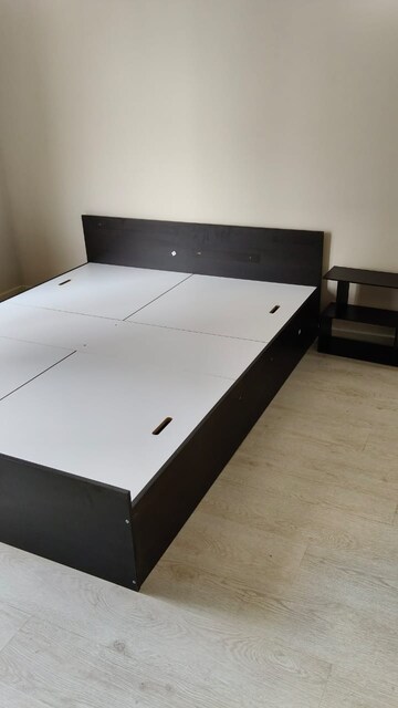 Furnished Amenities in 2 BHK Apartment at M3M Heights, Sector 65 – for Rent