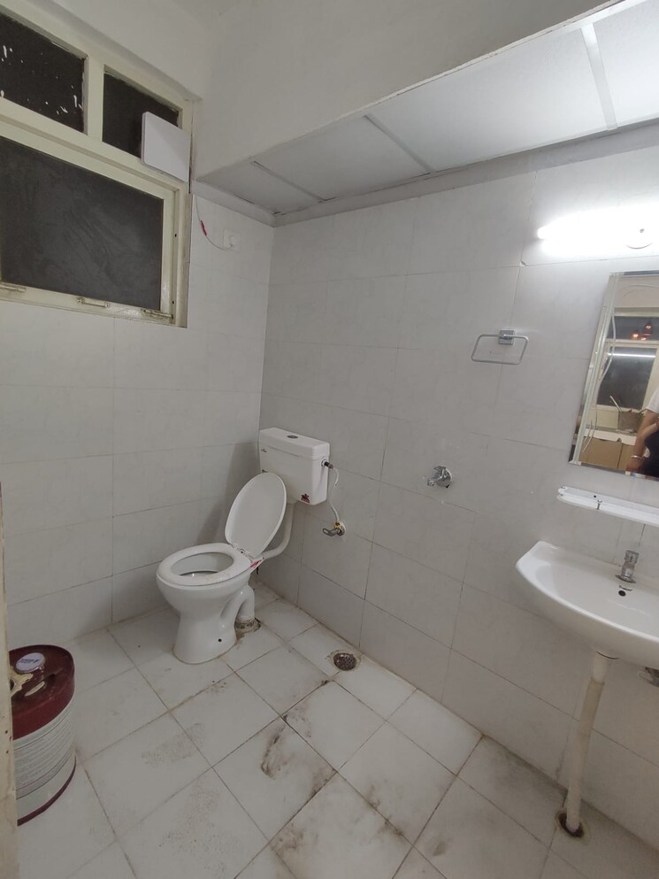 Bathroom, vashisht-heights 2 Bedroom 600 Sq.Ft. Apartment In Sector 87 Faridabad 9388517