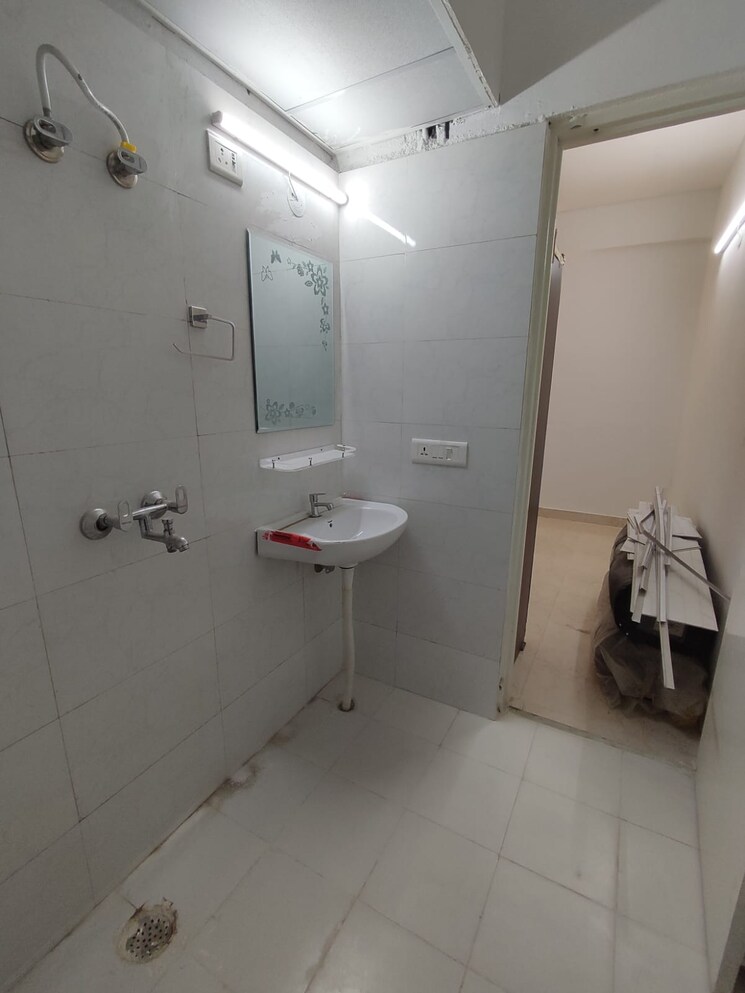 Bathroom, vashisht-heights 2 Bedroom 600 Sq.Ft. Apartment In Sector 87 Faridabad 9388517