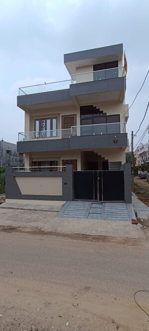 2 BHK Villa For Rent in Gomti Nagar