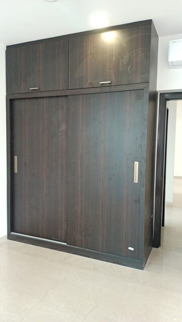 Room in 3 BHK Apartment at Oberoi Sky City, Borivali East – for Rent