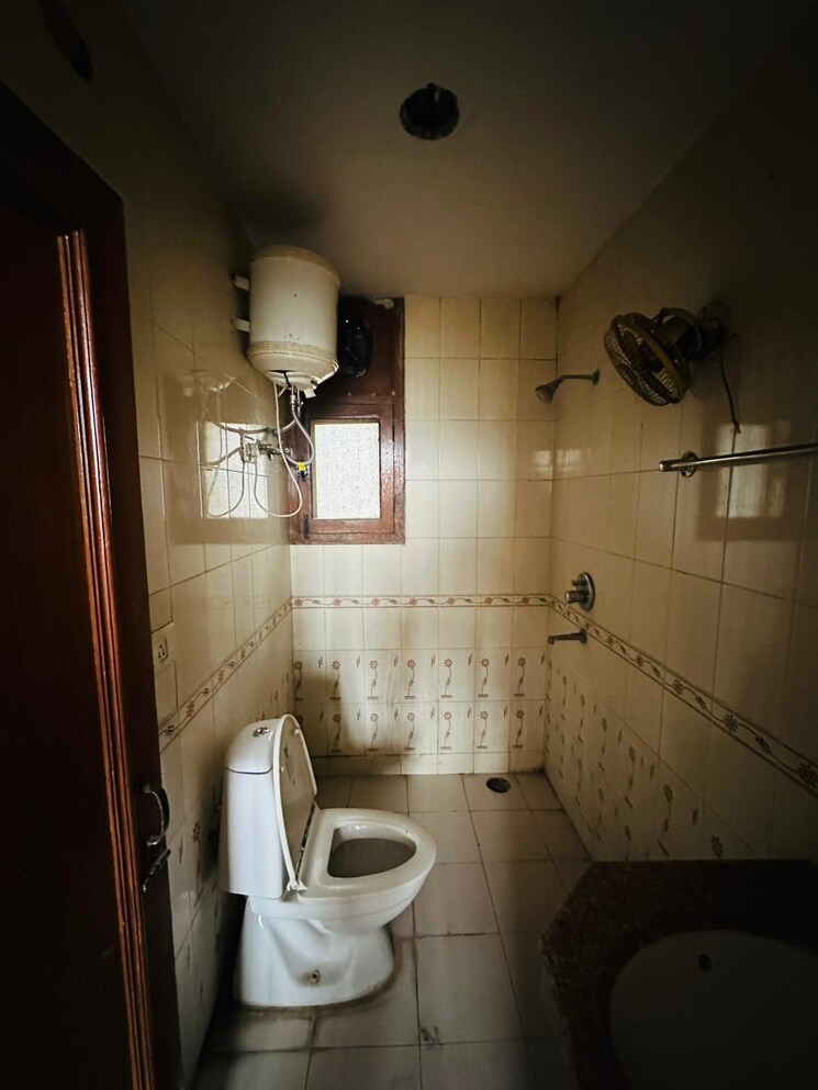 Bathroom, penta-homes 2 Bedroom 1350 Sq.Ft. Apartment In Vip Road Zirakpur 9388616