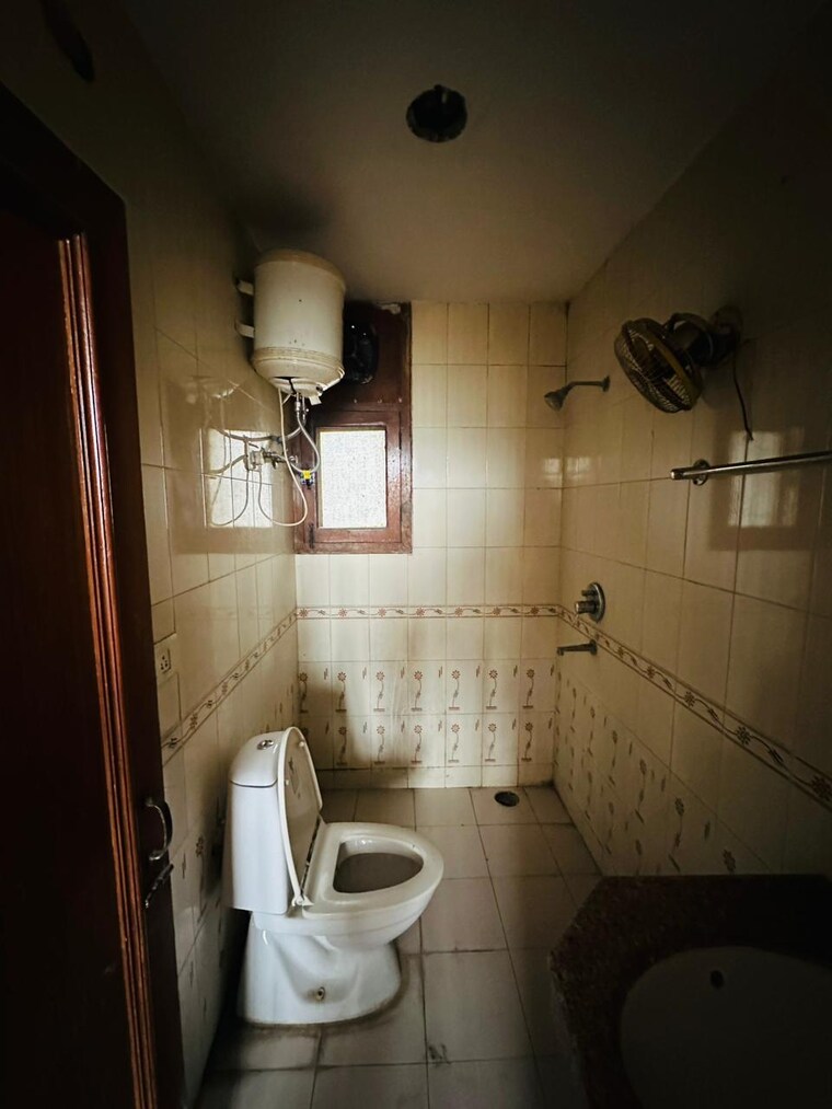 Bathroom, penta-homes 2 Bedroom 1350 Sq.Ft. Apartment In Vip Road Zirakpur 9388616