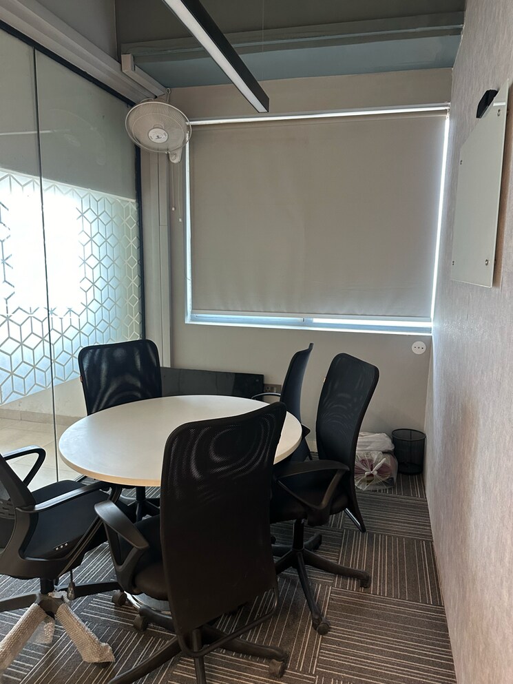 Team Area, emaar-emerald-plaza Commercial Office Space 650 Sq.Ft. In Sector 65 Gurgaon 9388625