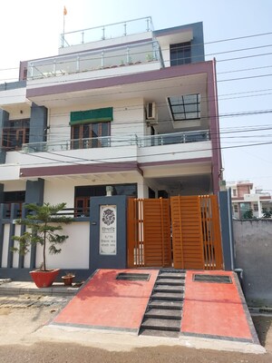 2 BHK Builder Floor For Rent in Gomti Nagar