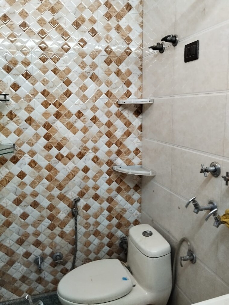 Bathroom, subhash nagar 2 Bedroom 630 Sq.Ft. Builder Floor In Subhash Nagar Delhi 9388774