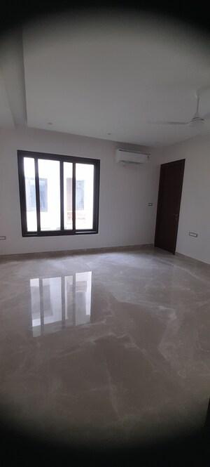 Room in 4 BHK Apartment at Banjara Hills – for Rent