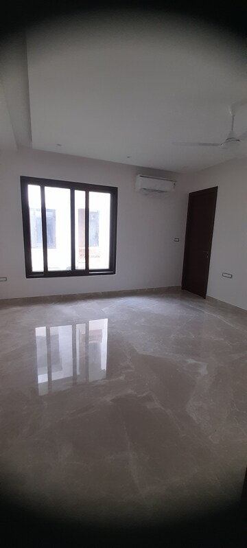 Room in 4 BHK Apartment at Banjara Hills – for Rent