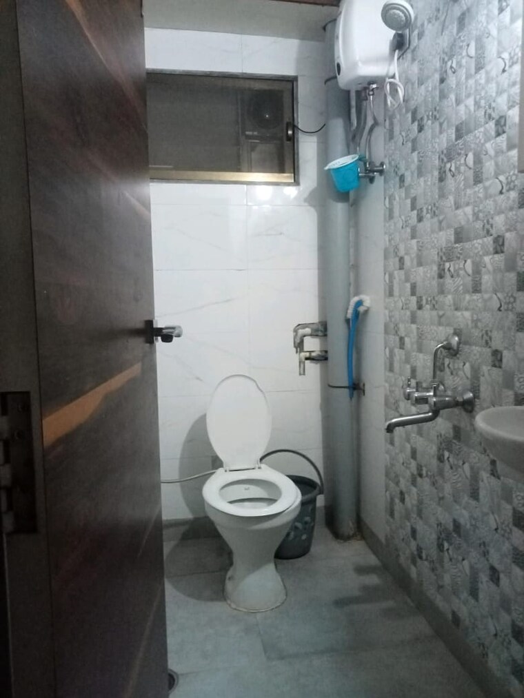 Bathroom, swagat-chs-kharghar 3 Bedroom 1400 Sq.Ft. Apartment In Kharghar Sector 18 Navi Mumbai 9388764