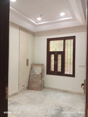 Room in 3 BHK Builder Floor at Rohini Sector 25 – for Sale