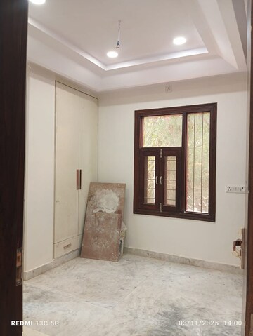 Room in 3 BHK Builder Floor at Rohini Sector 25 – for Sale