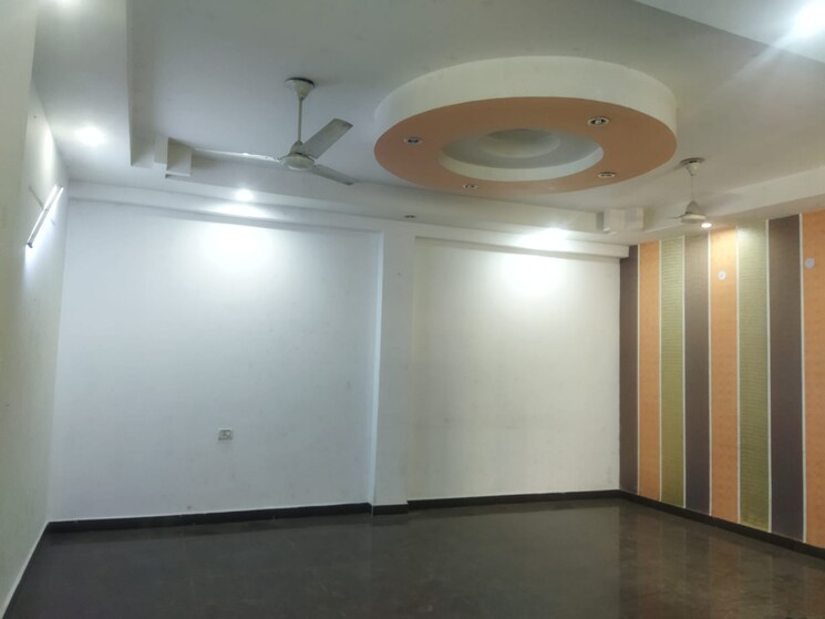 Bathroom, shakti khand iv 4 Bedroom 156 Sq.Mt. Builder Floor In Shakti Khand iv Ghaziabad 9388821