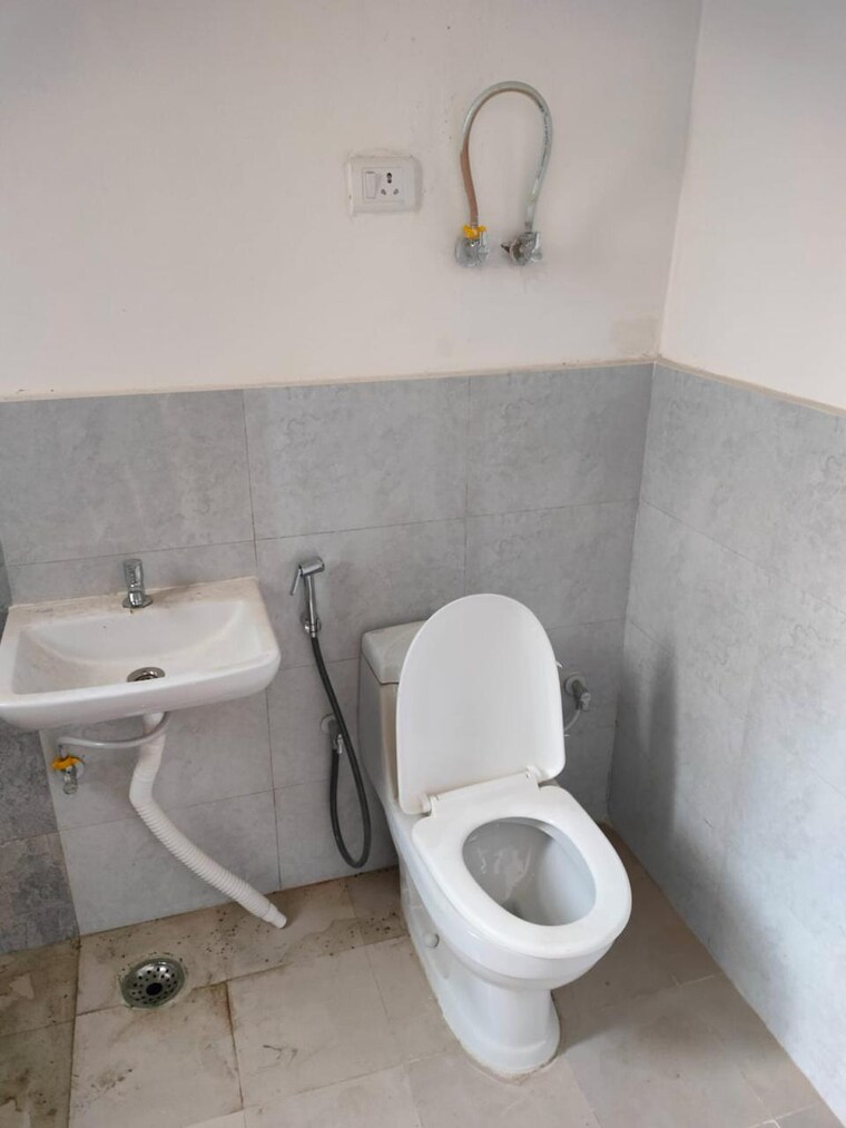 Bathroom, suncity-avenue-76 2 Bedroom 679 Sq.Ft. Apartment In Sector 76 Gurgaon 9388857