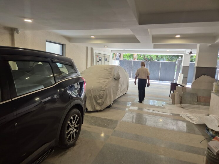  Parking, east of kailash 3 Bedroom 2250 Sq.Ft. Builder Floor In East Of Kailash Delhi 9388865