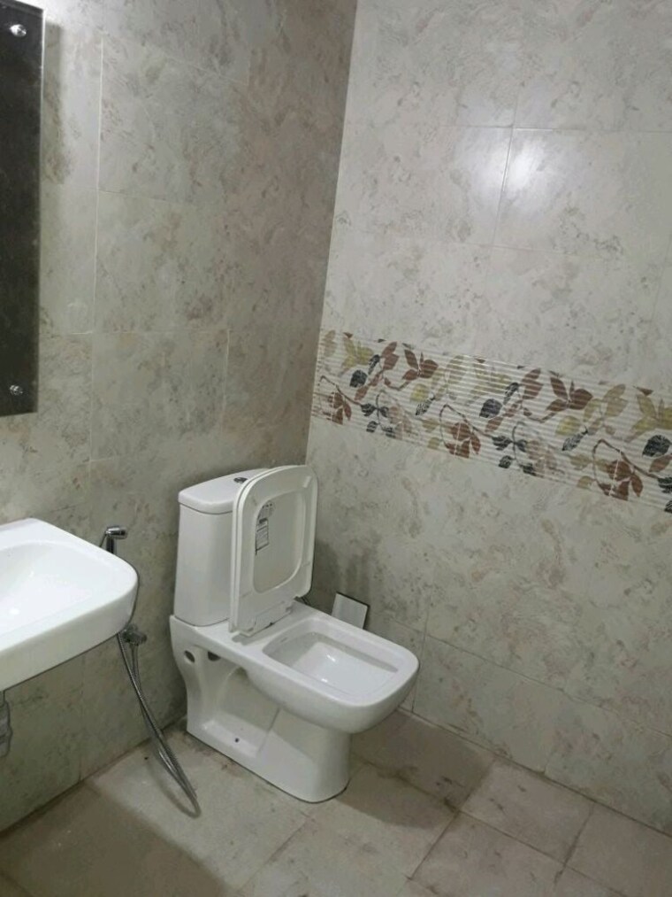 Bathroom, prestige-beverly-hills 3 Bedroom 1796 Sq.Ft. Apartment In Kokapet Hyderabad 9388874