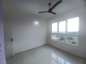 Room in 2 BHK Apartment at Godrej Aqua, International Airport Road – for Rent