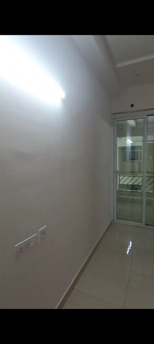 Room in 3 BHK Apartment at Gaur Saundaryam, Tech Zone 4 Greater Noida – for Rent