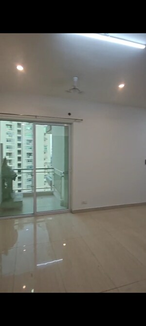 Room in 3 BHK Apartment at Gaur Saundaryam, Tech Zone 4 Greater Noida – for Rent