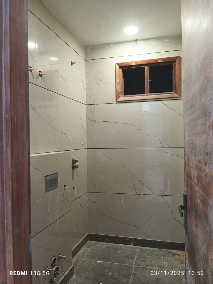Bathroom, rohini sector 25 3 Bedroom 78 Sq.Mt. Builder Floor In Rohini Sector 25 Delhi 9389059