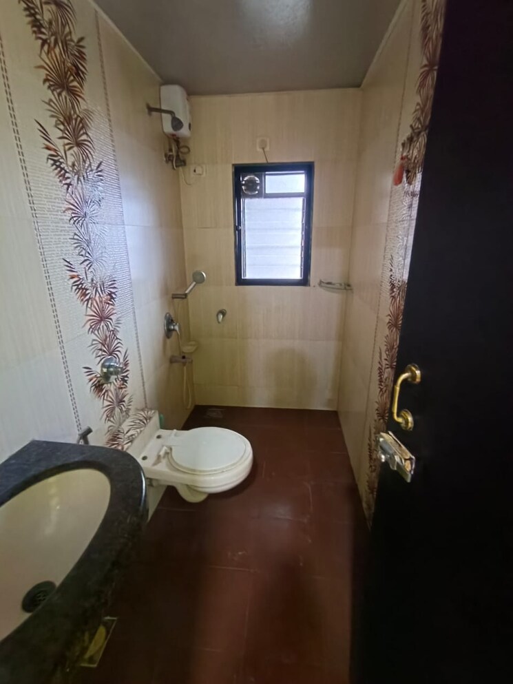Bathroom, safal-shree-saraswati-phase-4 2 Bedroom 755 Sq.Ft. Apartment In Chembur Mumbai 9389024
