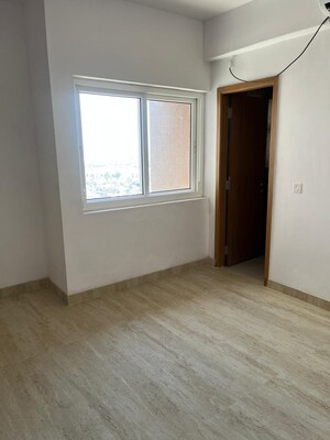 Room in 3 BHK Apartment at Merlin Verve, New Alipore – for Sale