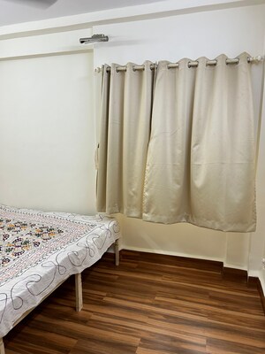 Bedroom in 2 BHK Apartment at Silver Sand CHS, Andheri West – for Rent