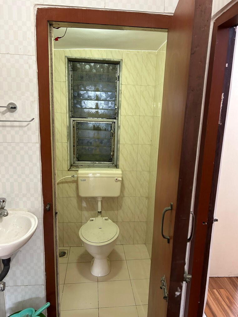 Bathroom, silver-sand-chs 2 Bedroom 850 Sq.Ft. Apartment In Andheri West Mumbai 9389062