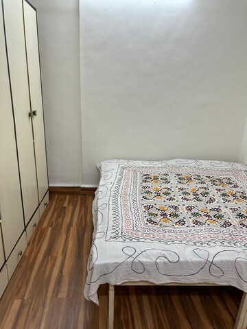 Bedroom in 2 BHK Apartment at Silver Sand CHS, Andheri West – for Rent