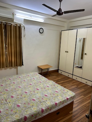 Bedroom in 2 BHK Apartment at Silver Sand CHS, Andheri West – for Rent