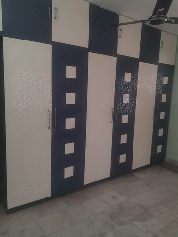 Room in 3 BHK Apartment at Lalpur – for Rent